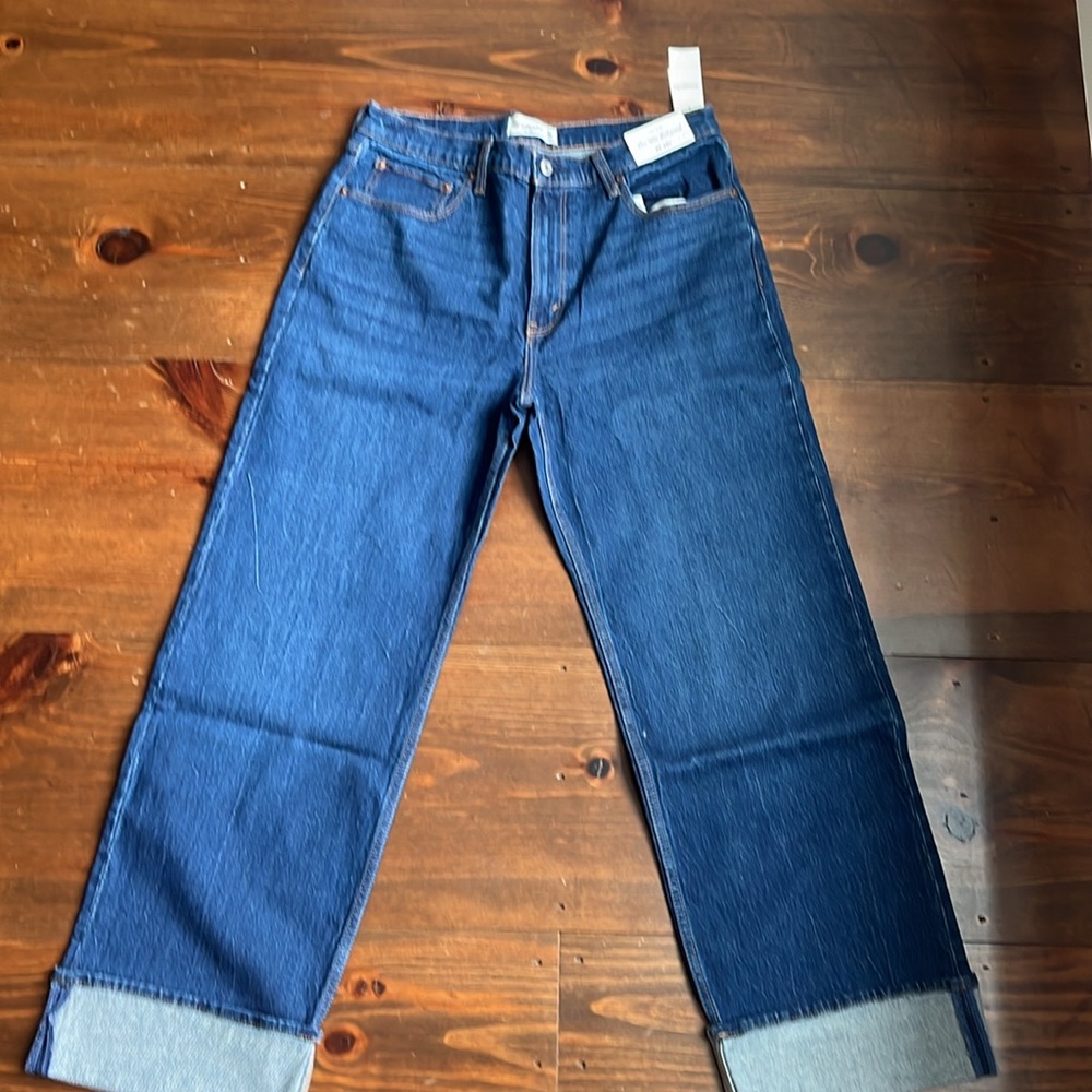 Abercrombie & Fitch High Rise The 90s relaxed Jean size 31- 12R
